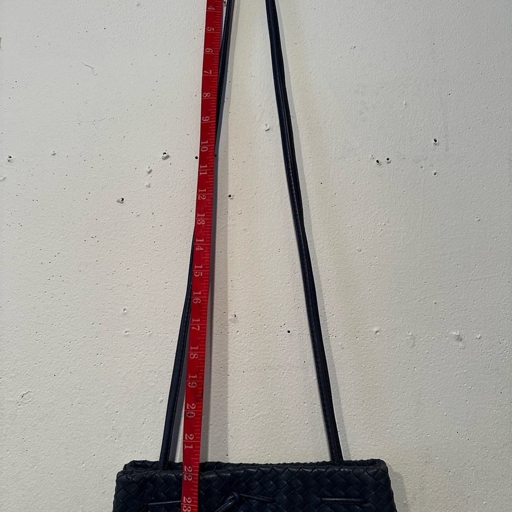 Woven leather - Picture 2 of 3